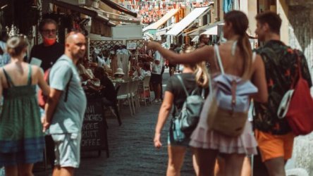 Eurostat: Αυξήθηκε ο πληθυσμός της ΕΕ λόγω της μετανάστευσης – Έφτασε τα 450 εκατ. άτομα