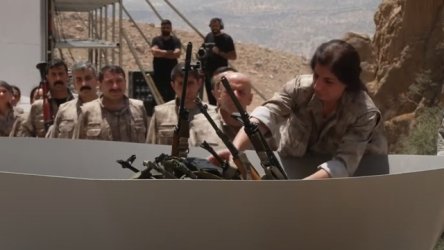 Τριάντα μαχητές του PKK έκαψαν τα όπλα τους στο βόρειο Ιράκ σε μια συμβολική τελετή – Αναμένονται εξελίξεις στην Τουρκία για το Κουρδικό (Βίντεο)