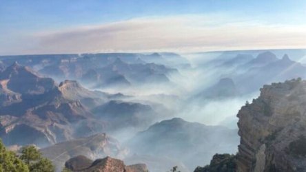 ΗΠΑ: Απομακρύνθηκαν τουρίστες από το Γκραν Κάνιον λόγω φωτιάς που εξαπλώνεται ραγδαία