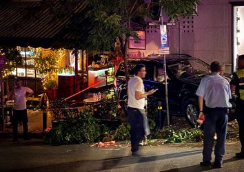 Σκηνές πανικού στο Κολωνάκι: SUV έπεσε στο εστιατόριο Brunello – 12 τραυματίες