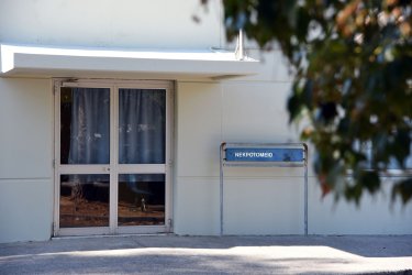 Έφοδος στην Ιατροδικαστική Υπηρεσία Πάτρας: Εντοπίστηκαν 100 φάκελοι με σοβαρές ελλείψεις