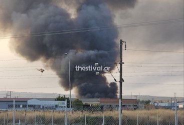 Μήνυμα του 112 για τη φωτιά στη Σίνδο: Επικίνδυνοι καπνοί – Κλείστε πόρτες και παράθυρα