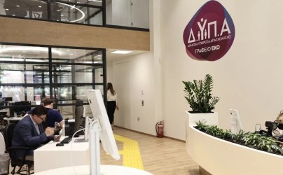 ΔΥΠΑ όπως… ΟΠΕΚΕΠΕ: Με τεχν(ολογ)ική… ουρά μοιράζουν επιδόματα – Τι ψάχνει η Eυρωπαία εισαγγελέας