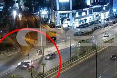 Βίντεο: Η στιγμή της καραμπόλας στη δεξιά λωρίδα της Συγγρού
