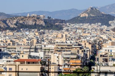 Στην πιο δυσχερή θέση στην Ε.Ε. οι Έλληνες: 1 στους 3 δαπανά το 40% του εισοδήματος για στέγαση