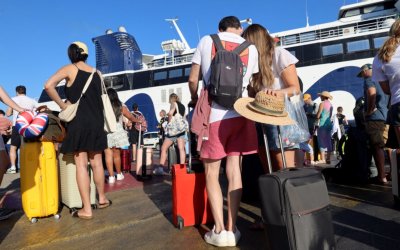 Ο καύσωνας έρχεται, οι αδειούχοι φεύγουν: Εβδομάδα – κόλαση με 45άρια