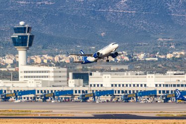 Χειροπέδες σε 35χρονο στο «Ελευθέριος Βενιζέλος», είχε κρύψει σε παιδικά βιβλία σχεδόν 3 κιλά κοκαΐνης