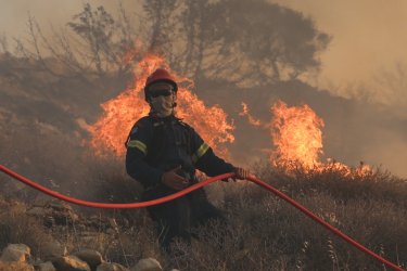 Συναγερμός για το κύμα καύσωνα στη χώρα – Τα μέτρα που αποφασίστηκαν σε έκτακτη διυπουργική σύσκεψη
