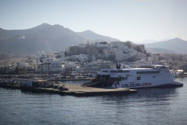 Αιματηρό περιστατικό στη Νάξο: Τσακώθηκε με συνάδελφό του στο λιμάνι και τον μαχαίρωσε