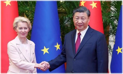 Δύσκολος διάλογος στο Πεκίνο: Η Κίνα μιλά για “συνεργασία”, η Ε.Ε. για “ανισορροπία”