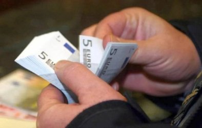 «Βροχή» πληρωμών από ΕΦΚΑ-ΔΥΠΑ: Ποιοι πάνε ταμείο ως 1/8