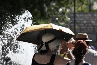 Στον «φούρνο» η χώρα λόγω καύσωνα: Πάνω από το 85% βίωσε θερμοκρασίες άνω των 39°C