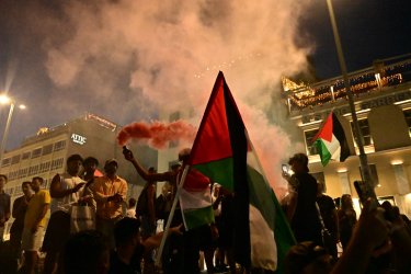 Νέα συγκέντρωση αλληλεγγύης για την Παλαιστίνη στην Αθήνα – Με καπνογόνα και σημαίες η πορεία (Εικόνες, Βίντεο)