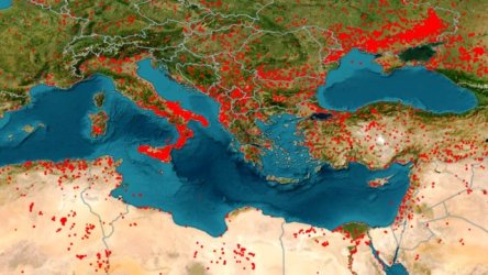 Καίγεται όλη η Μεσόγειος: Ο δορυφορικός χάρτης της NASA αποκαλύπτει την εξέλιξη των πύρινων μετώπων (Εικόνες)