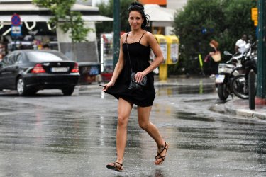 Από τον καύσωνα σε καταιγίδες και χαλάζι – Ποια ημέρα ανατρέπεται το σκηνικό