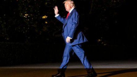 Ο Τραμπ στήνει σκηνικό έντασης με τη Ρωσία: Προειδοποιεί με κυρώσεις, πιέζει με στόλο