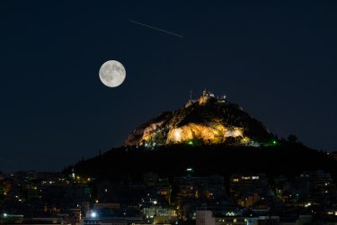 Αυγουστιάτικη πανσέληνος 2025: Πότε είναι – 5 τέλειες επιλογές στην Αθήνα