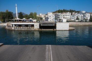 Χαλκίδα: Στην κυκλοφορία η γέφυρα για ΙΧ αλλά «κόλλησε» – Δεν ανοίγει για τα πλοία