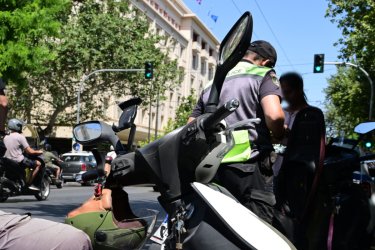 «Βροχή» τα πρόστιμα με τον νέο ΚΟΚ – Έκοψαν άλλες 2.800 κλήσεις για κράνος