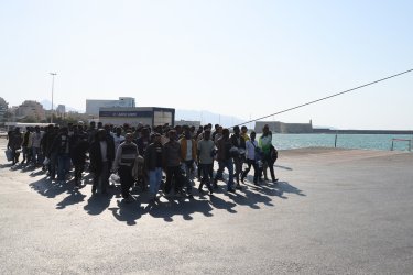 Στα κάγκελα στην Κρήτη για τη δημιουργία κλειστής δομής μεταναστών