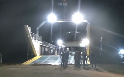 Νέα Στύρα: Ολοκληρώθηκε η ρυμούλκηση του φέρι μποτ – Ομαδικές αγωγές από επιβάτες, τι απαντά η εταιρεία (Bίντεο)
