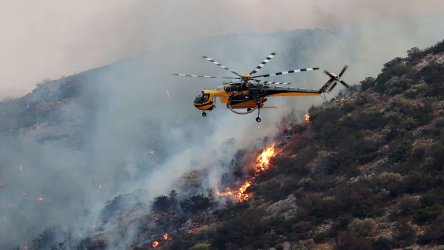 LIVE – Σε ύφεση η φωτιά σε Ανατολική Αττική και Ηλεία – Πολλές διάσπαρτες εστίες, εκατοντάδες απεγκλωβισμοί