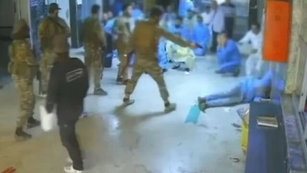 Συρία: Η στιγμή που κυβερνητικά στρατεύματα εκτελούν εθελοντή διασώστη στη Σουέιντα – Τι λένε αυτόπτες μάρτυρες (Βίντεο)