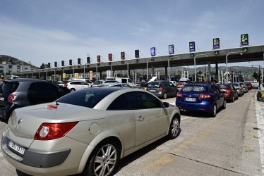 Έξοδος Δεκαπενταύγουστου: Τα έκτακτα μέτρα της Τροχαίας – Τι ισχύει για φορτηγά