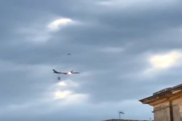 Τρόμος στον αέρα: Φωτιά σε κινητήρα αεροσκάφους που απογειώθηκε από την Κέρκυρα – Προσγειώθηκε στην Ιταλία (Βίντεο)