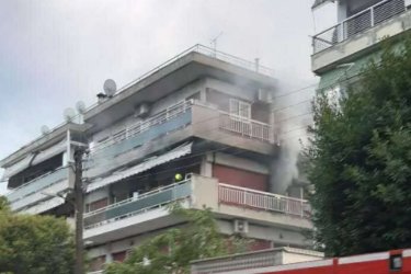 Θεσσαλονίκη: Συναγερμός για φωτιά σε διαμέρισμα στην Καλαμαριά – Δύο τραυματίες (Βίντεο)