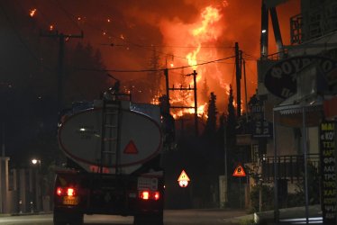 Φωτιές: Πέρσι στο Χαλάνδρι, φέτος στην Πάτρα – Χωρίς ανάσα τα αστικά κέντρα τα επόμενα χρόνια