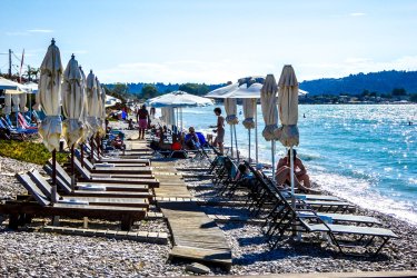 Διακοπές και εκπτώσεις… κομμένες: Η ακρίβεια λυγίζει τους Έλληνες, απογοητευτικά στοιχεία