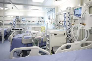 Οι κρυφές πληγές των δημόσιων νοσοκομείων – Τι καταγγέλλουν πανεπιστημιακοί γιατροί που υπηρετούν στο ΕΣΥ