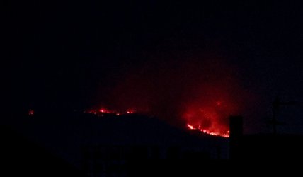 Φωτιά στα Γρεβενά – Στη Βάλια Κάλντα το μέτωπο