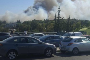 Διακοπή κυκλοφορίας λόγω της φωτιάς στην Παιανία – Οι κυκλοφοριακές ρυθμίσεις