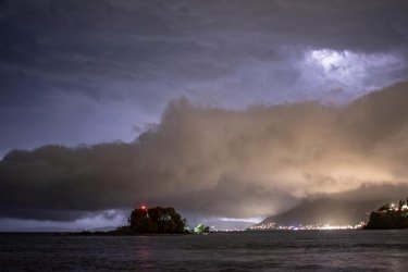 Καιρός: Ισχυρές καταιγίδες και πλημμύρες στη Δυτική Ελλάδα – Πάνω από 20.000 κεραυνοί το Σάββατο