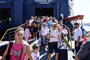 Διακοπές τέλος: Σε κύματα η επιστροφή εκδρομέων – Αυξημένη κίνηση στα λιμάνια