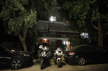 Μυστήριο με το νεκρό ζευγάρι στον Νέο Κόσμο: Το όπλο, οι κάλυκες και η χρονική διαφορά των θανάτων