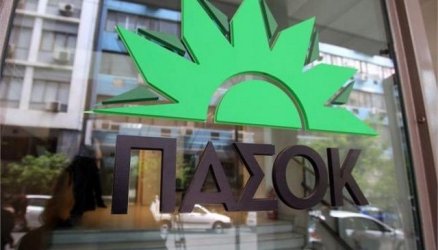 Πηγές ΠΑΣΟΚ: Κάποτε ο Τσίπρας μιμούνταν τη φωνή του Ανδρέα, τώρα κάνει copy-paste τα δελτία μας