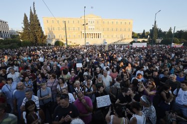 Πλήθος κόσμου στο Σύνταγμα: Νέα συγκέντρωση για τα Τέμπη – Φωτογραφίες