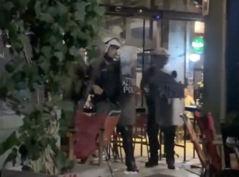 Επεισόδια μετά τη συγκέντρωση στο Σύνταγμα – Δεκάδες προσαγωγές σε Αθήνα και Θεσσαλονίκη (βίντεο)