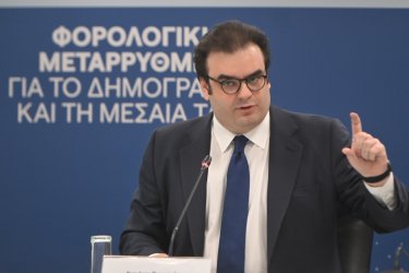 Live η εξειδίκευση των οικονομικών μέτρων: Από 1η Ιανουαρίου του 2026 οι φοροελαφρύνσεις