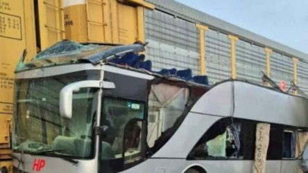 Τραγωδία στο Μεξικό: Τρένο συγκρούστηκε με διώροφο λεωφορείο – 8 νεκροί και 45 τραυματίες