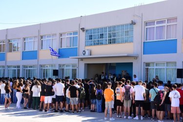 Αγιασμός σήμερα στα σχολεία: Αλλαγές στην ύλη και νέα μαθήματα – Πότε τα καινούρια βιβλία
