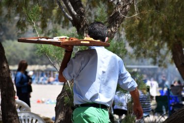 Με αποφοίτους Δημοτικού στη μάχη της… Τεχνητής Νοημοσύνης – Σημείο καμπής ο Ιούλιος