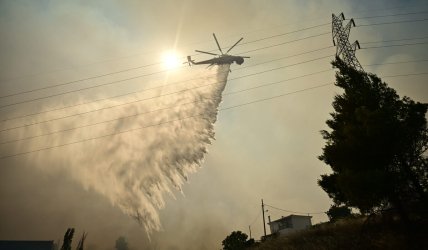 Φωτιά τώρα στα Οινόφυτα – Ξεκίνησε από εργοστάσιο