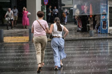 Χαλάει ο καιρός σε λίγη ώρα: Τι ώρα θα βρέξει στην Αττική