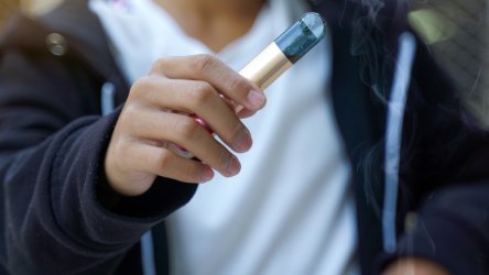Κρήτη: Εξερράγη ηλεκτρονικό τσιγάρο στο στόμα του και του έσπασε τα δόντια – Σοκαριστική εικόνα