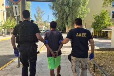 Τα ντοκουμέντα που τον «έκαψαν» πριν κάψει τον Υμηττό – Συνελήφθη Παλαιστίνιος για τη φωτιά στον Βύρωνα