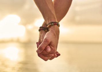 Ομοφοβική επίθεση στο κέντρο της Αθήνας – Σοκαριστική καταγγελία ζευγαριού